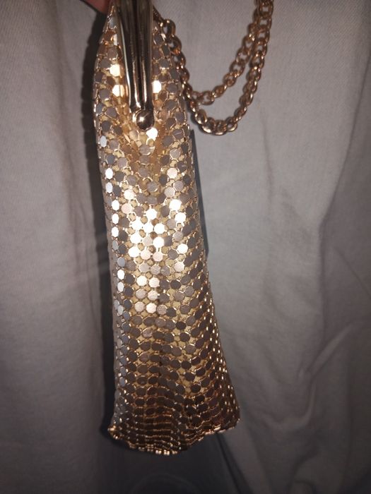 Clutch mala dourada Chainmail F21 nova. 20x15cm.