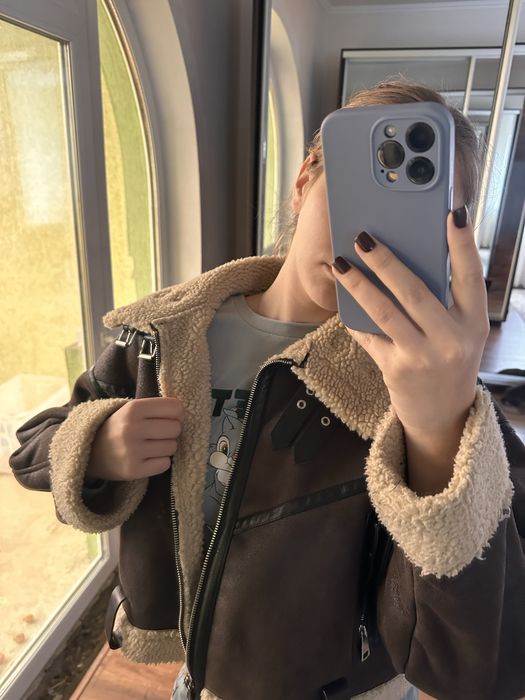 Дублянка Zara в розмірі Хл. Вкорочена, в красивому кольорі.