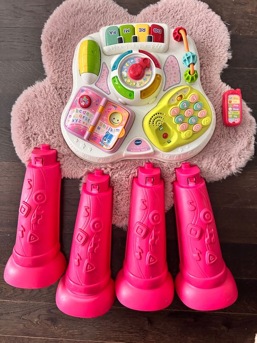 Stolik muzyczny do nauki angielskiego.