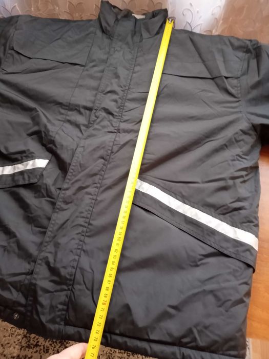 Куртка теплая непромокающая.