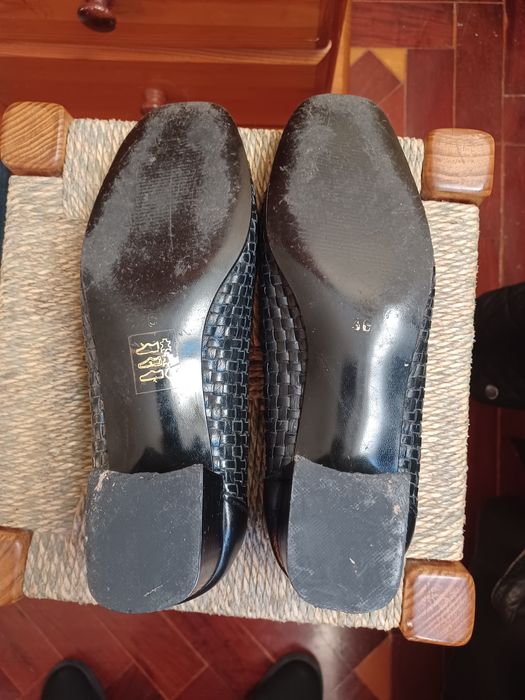 Sapatos de mulher em pele