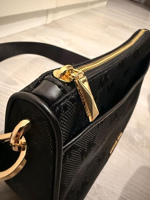 Torebka Michael Kors czarna z zawieszką