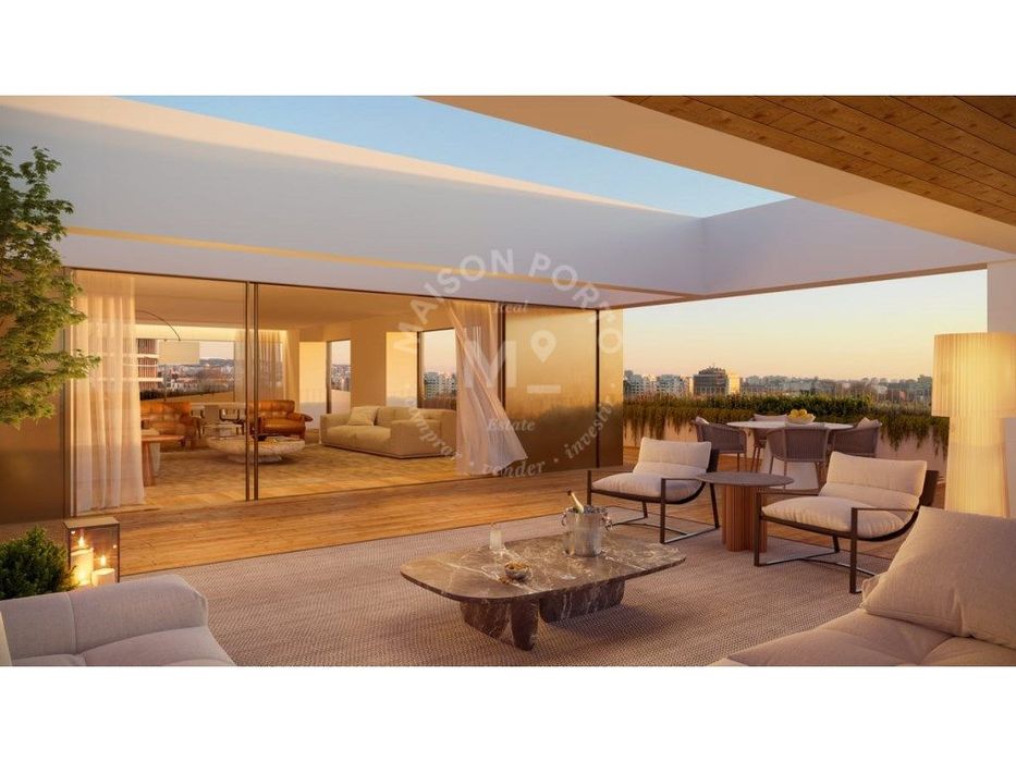 T4 Penthouse Apartment with Suites and Terrace in a Private Condominium...