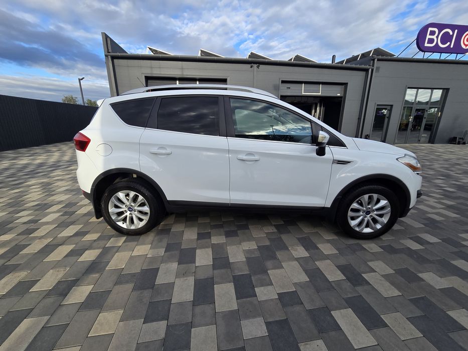 Автомобіль FORD KUGA