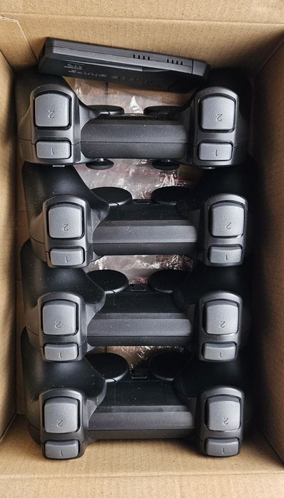 Consola com comandos para peças