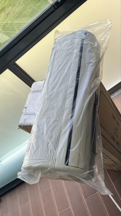 Maquina de Ar condicionado 9000 BTUS com duas unidades interiores