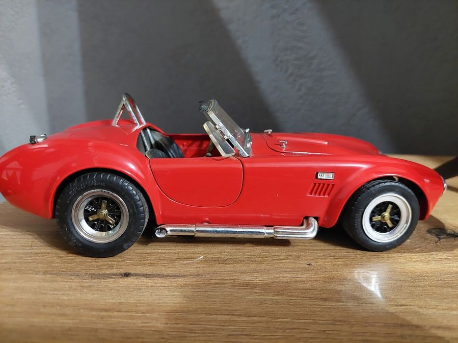 Model 1:18 Shelby Cobra RoadTough