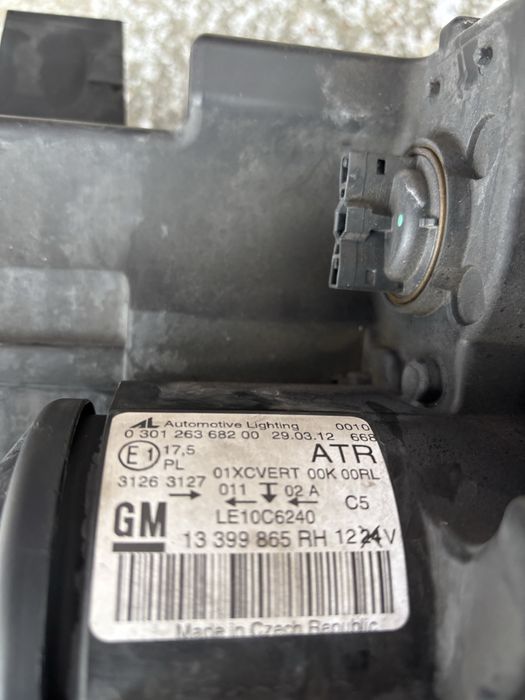 Zafira C lampa lampy reflektory Xenon Xenony Bixenon  lewa prawa kompl