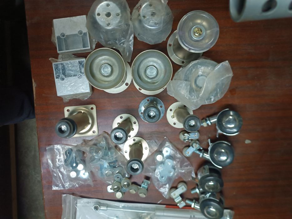 Продам дешево, нові мебельні комплектуючі