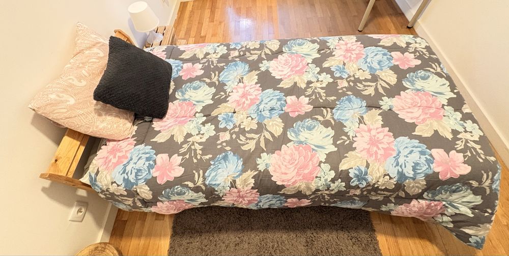 Vendo cama solteiro com colchao