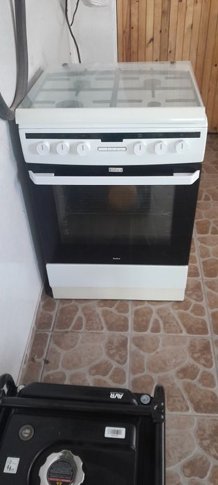 Sprzedam  kuchenkę  gazowo elektryczą