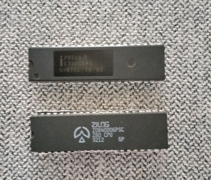 Lote CPUs Cerâmicos Vintage Intel AMD Cyrix + EPROM + Zilog Z8530 |