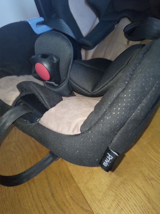 Fotelik recaro privia z bazą.