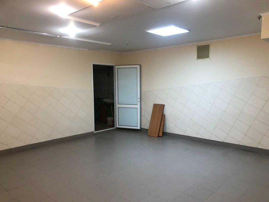 продається нежитлове приміщення цокольного поверху в місті Збараж