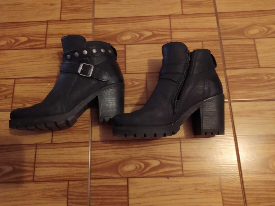 Botas/Botins pretas64862260230657122