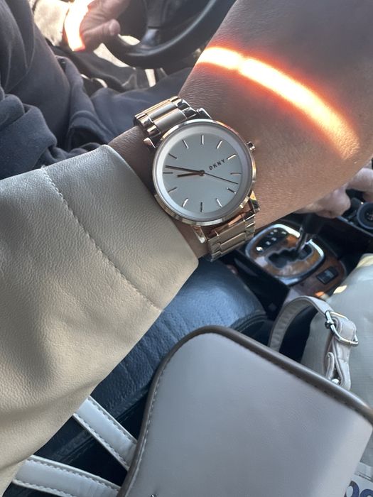 Дона Коран годинник