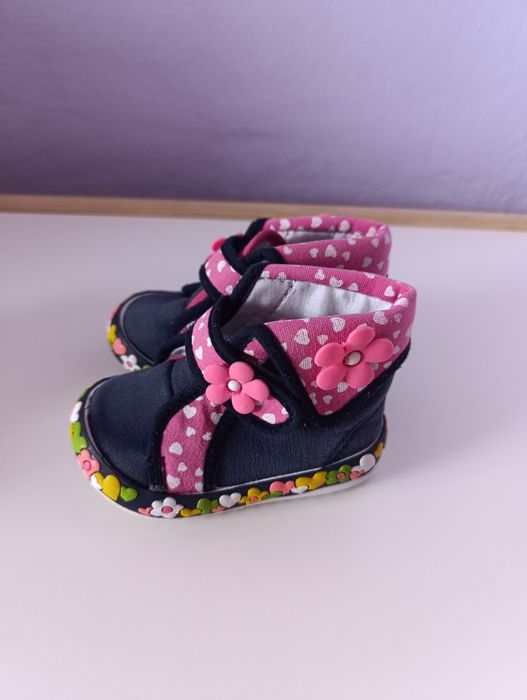 Buciki wiosenne r. 20