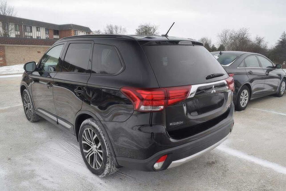 Mitsubishi Outlander SEL      2016