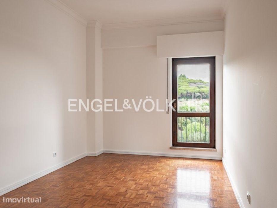 Amplo T3 em Algés