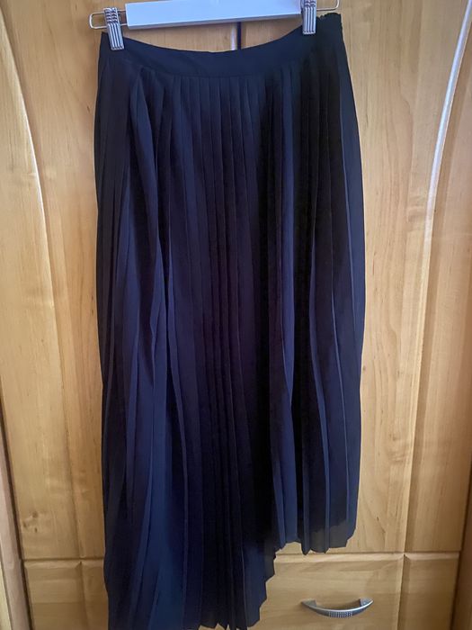 Asymetryczna plisowana spódnica