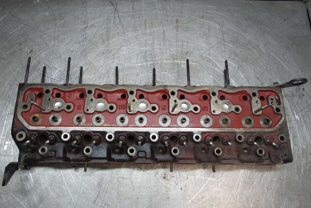 Głowica silnika Isuzu A-6BG1 TQB. Cylinder head Isuzu