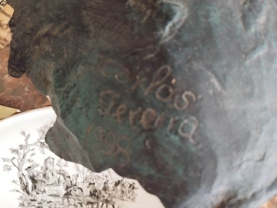 Busto base mármore e pedra giratória