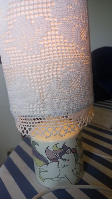 Candeeiro de mesa para criança.