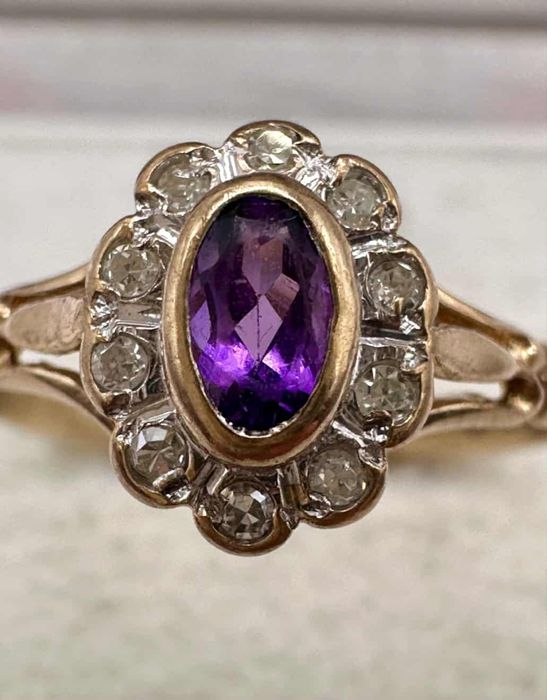 Złoty pierścionek z brylantami i ametystem