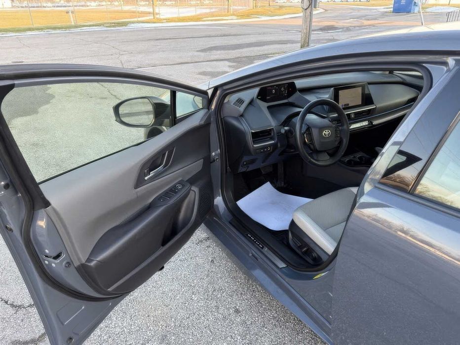 Toyota Prius      2024