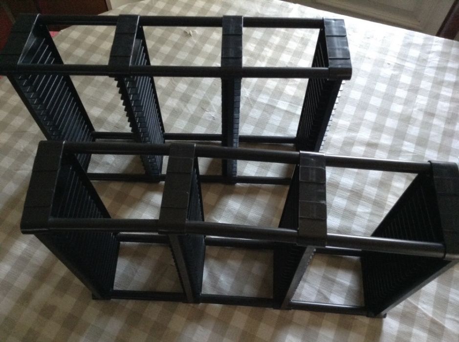 Suporte para CD (máx. 60 CD)