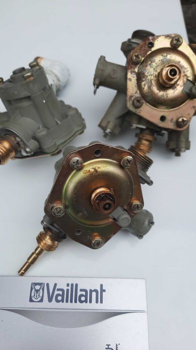 Водяний блок редуктор регулятор Юнкерс Junkers w275 wR250 350 wr11 14