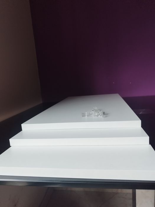 3 prateleiras novas para armários mais varão de cortinado