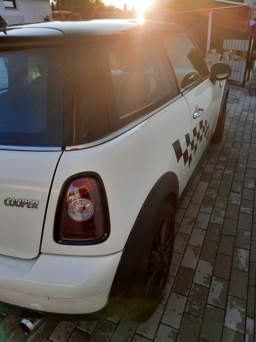 Mini Cooper 1,6 benzyna