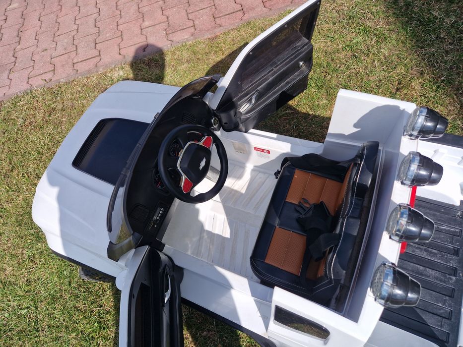 Samochodzik akumlatorowy