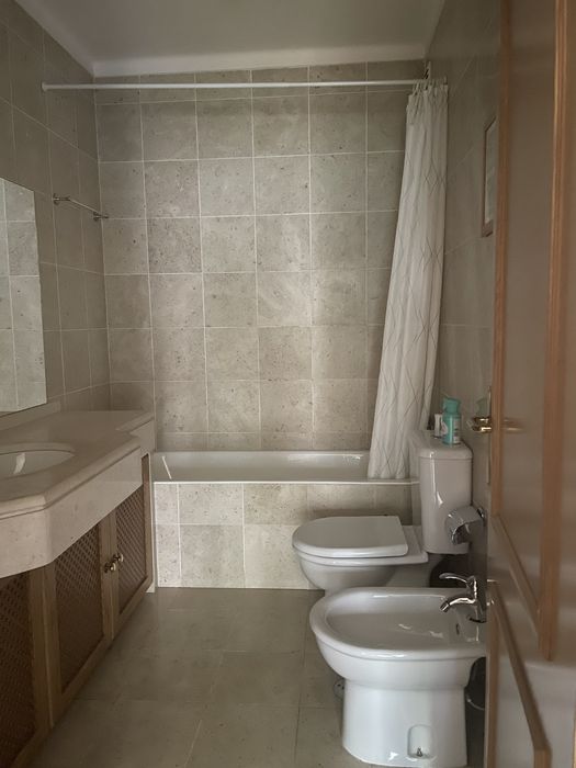 Apartamento T3 com dois lugares de Garagem