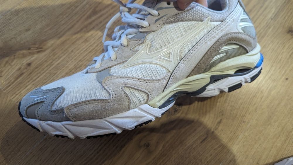 Mizuno wave rider 10