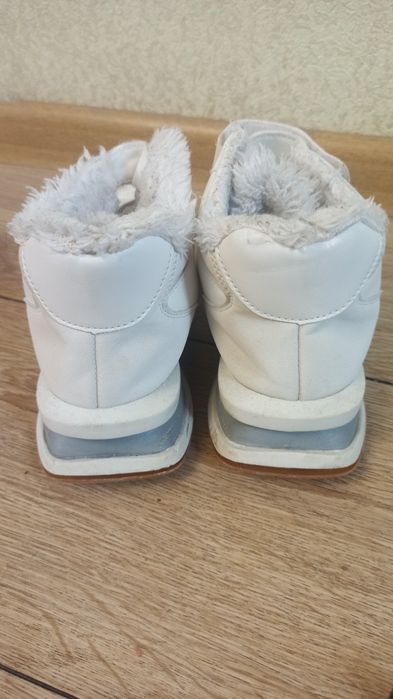 Кроссовки и ботинки для девочки