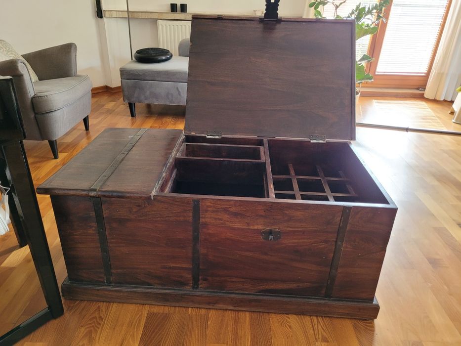 Drewniana skrzynia na wino w vintage, loft
