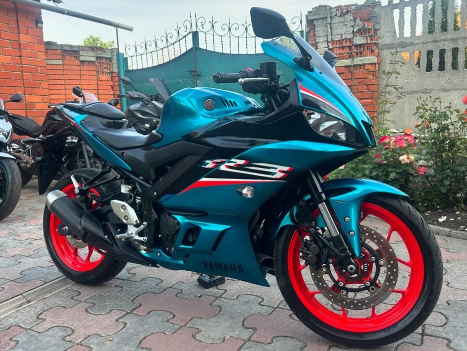 Yamaha R3 розмитнений