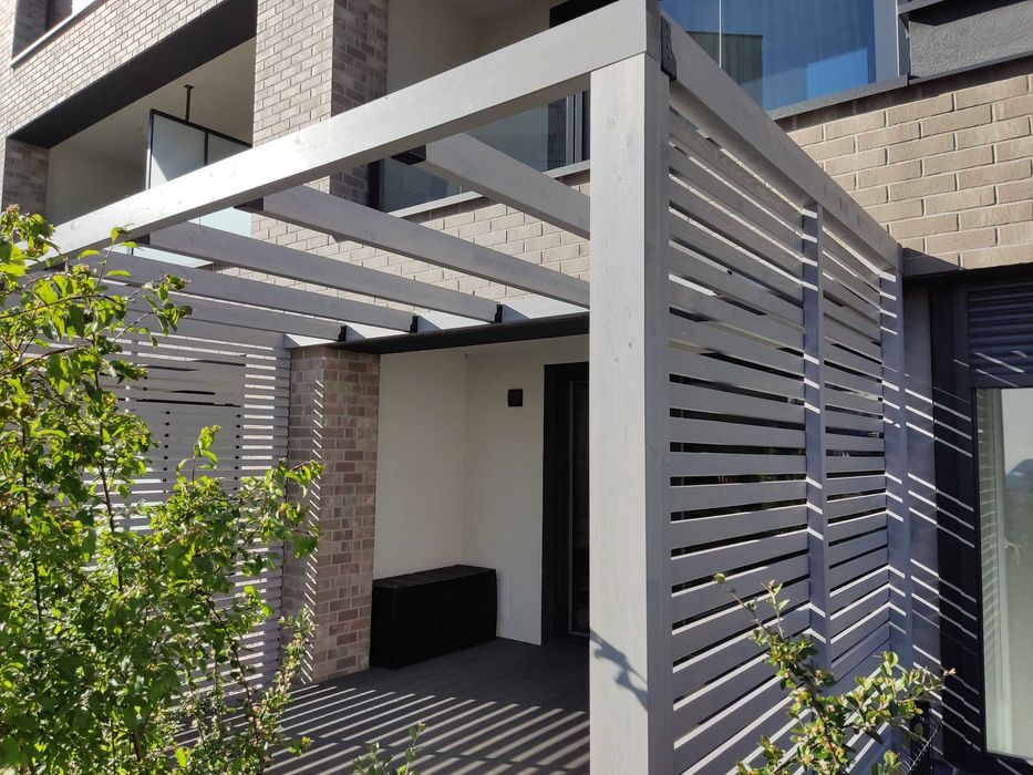 Pergola tarasowa drewniana z poliwęglanem litym lub komorowym, altana