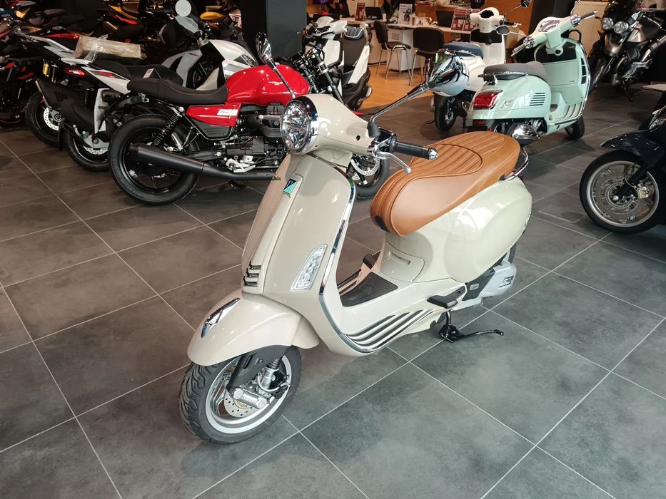 Vespa Primavera 125 Nowy Model Skórzana Kanapa