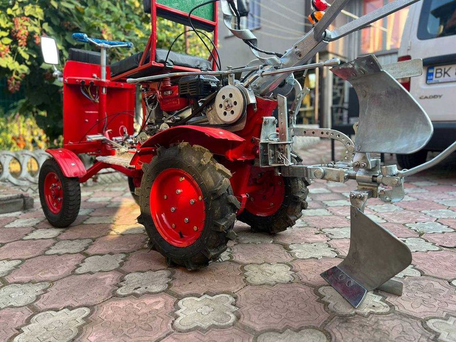 Трактор з плугом, фрезою, причепом: 50 000 грн. - Трактор ...