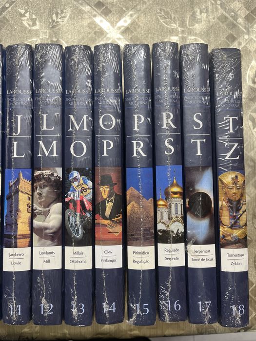 Enciclopédia Moderna Larousse | Círculo de Leitores