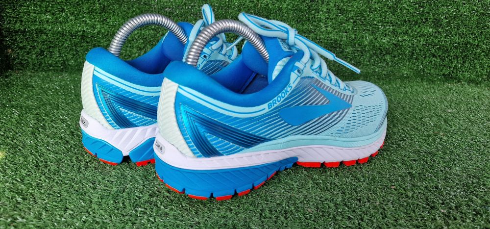 Кросовки жіночі для тренувань brooks chost 10