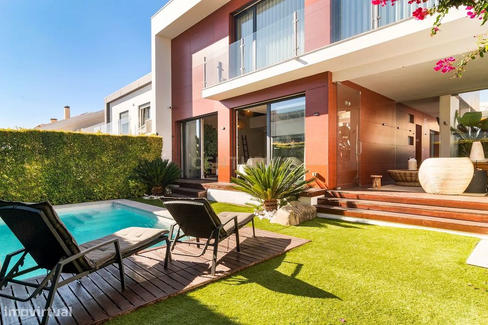Moradia T3+1 Contemporânea com Piscina, Jardim e Garagem para 2 Carros
