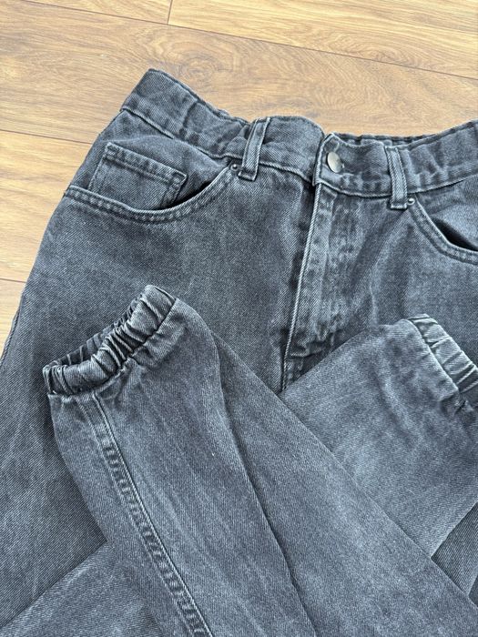 Długie czarne spodnie typu joggery Cropp