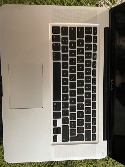 Macbook pro неробочий, на розбірку