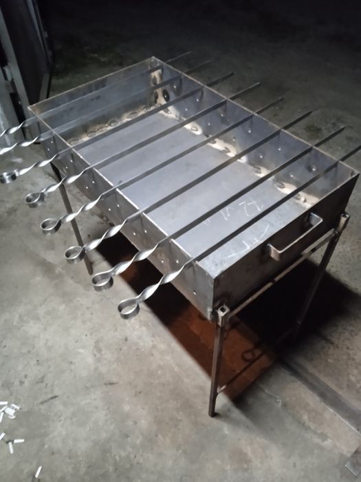 Продам мангал розмір 700 на 400 і на 150 або 600 на 350 на 150.