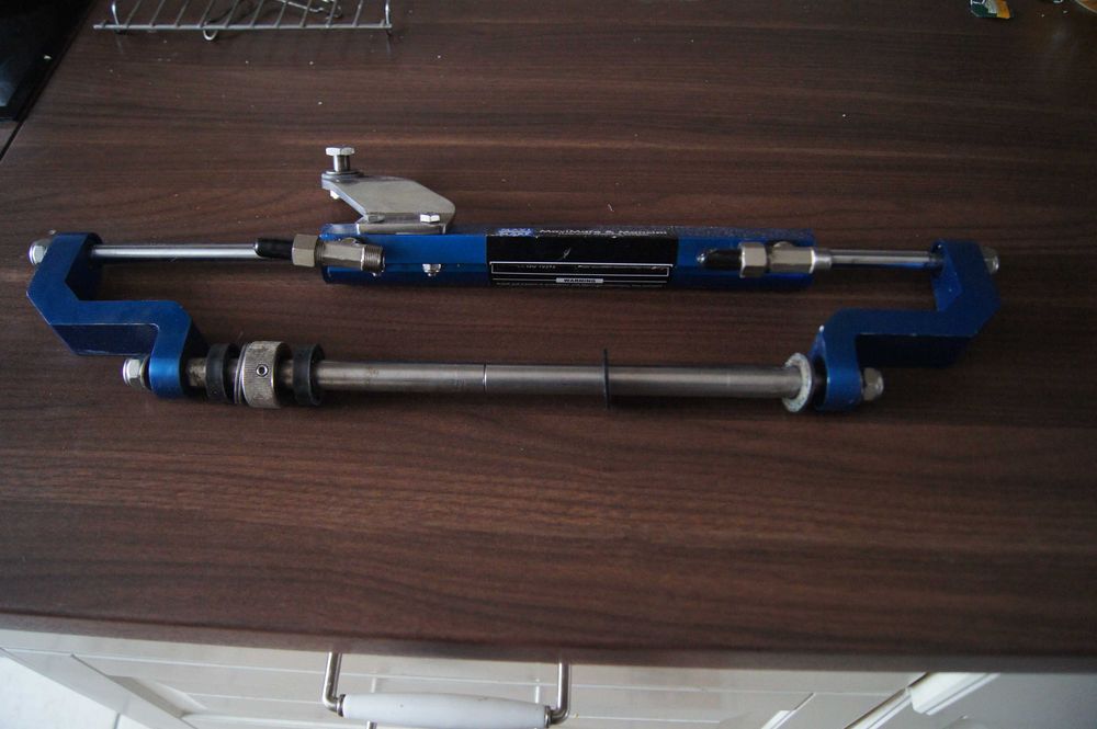 Siłownik MAVI MARE do silników zaburtowych mocy do 80 km