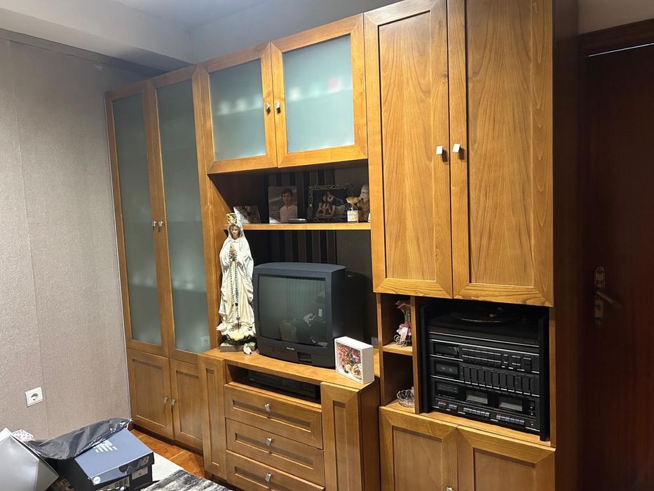 Estante sala com pouco uso
